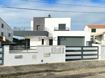 Moradia nova T4 com 1 600 m2 de terreno