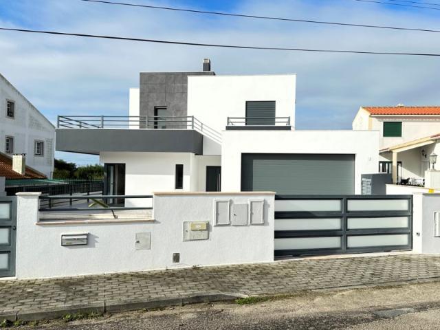 Moradia nova T4 com 1 600 m2 de terreno