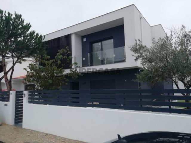 Moradia Nova T4 piscina garagem box jardim Azeitão