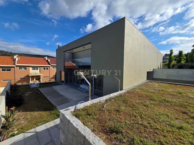 MORADIA NOVA T4 | TERRENO | GARAGEM PARA 4 CARROS | PENAFIEL