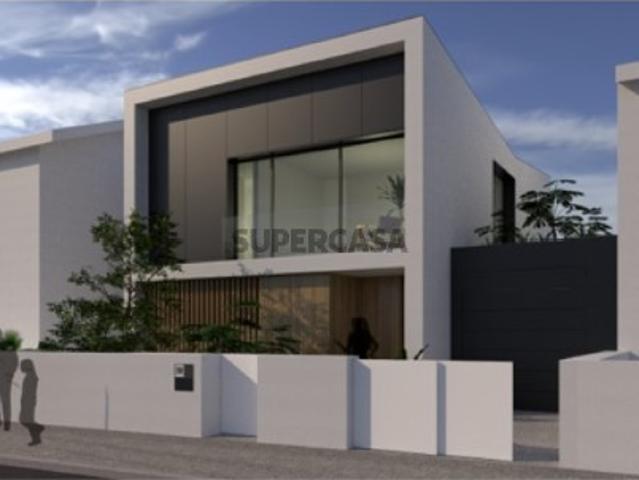 Moradia Nova T9 em Loures