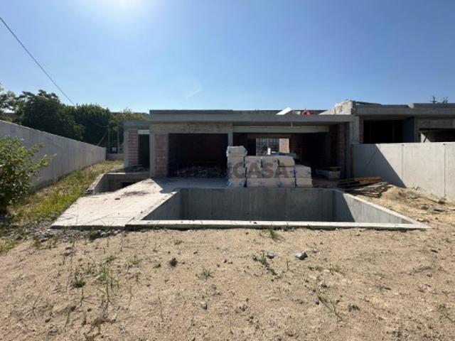 Moradia nova térrea T3+1 com piscina em São Vítor Braga