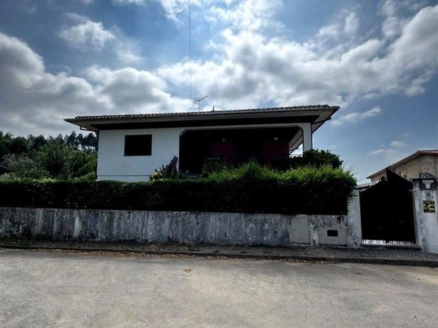 Moradia, Oliveira de Azeméis Santiago da Riba Ul Ul Macinhata da Seixa Madail