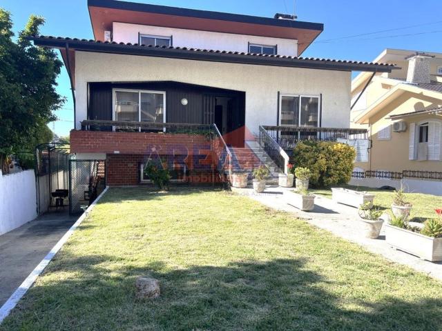 Moradia, Oliveira de Azeméis Santiago da Riba Ul Ul Macinhata da Seixa Madail