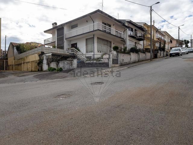 Moradia, Oliveira do Douro