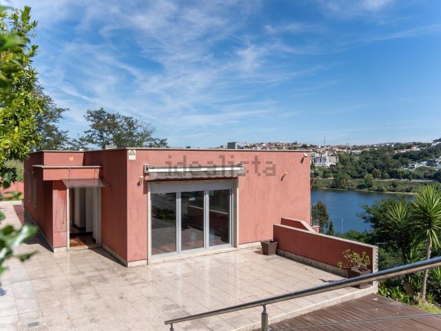 Moradia, Oliveira do Douro