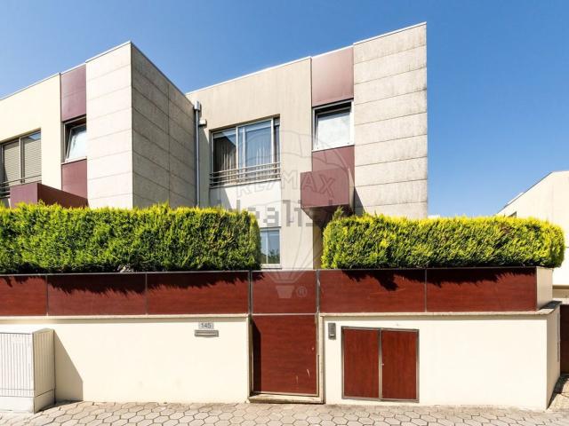 Moradia, Oliveira do Douro
