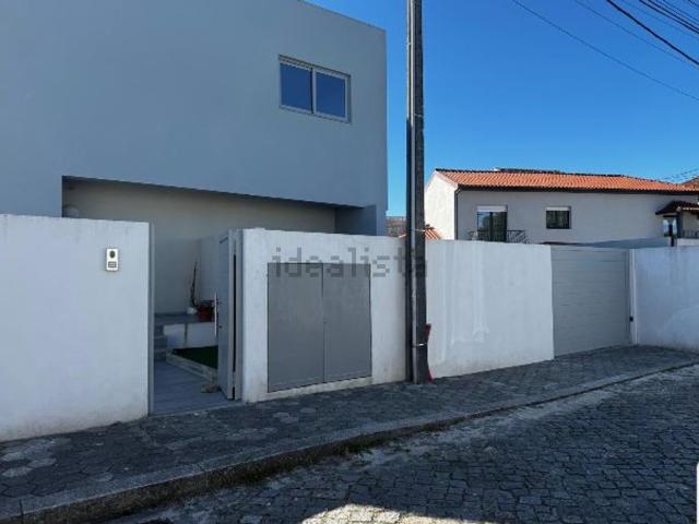 Moradia, Oliveira do Douro