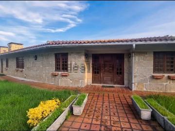 Moradia, Oliveira do Douro