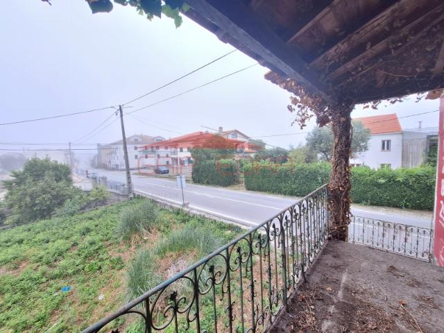 BAIXA DE PREÇO: Moradia com Terraço e Potencial Único na Chamusca da Beira