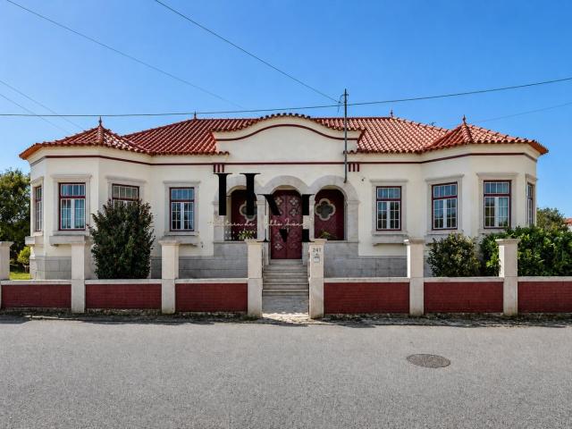 Moradia originalmente construída em 1968, atualmente em fase. 230m² Leiria, Pousos, Barreira e Cortes
