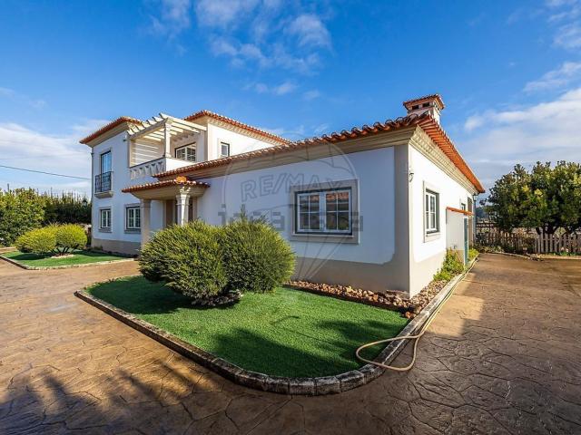 Moradia, Atouguia