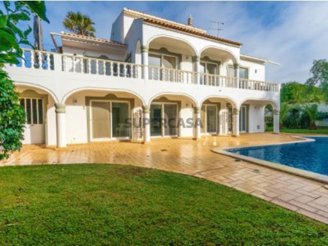 Moradia Augusta com 5 Quartos, Jardim e Piscina Privativa em Boliqueime