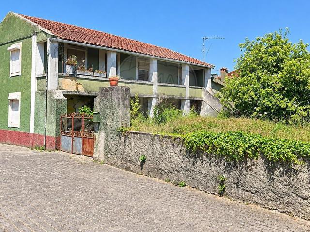 Moradia, Avelãs de Caminho