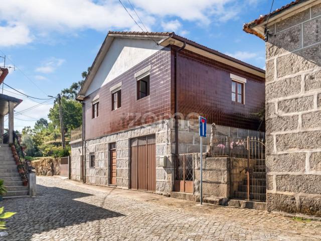 Moradia, Avessadas e Rosém