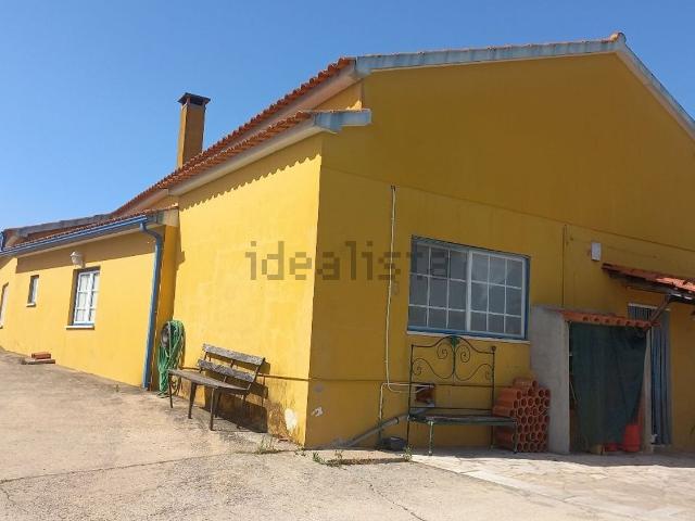 Moradia, Azoia de Cima e Tremês