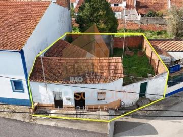 Moradia, Azoia de Cima e Tremês
