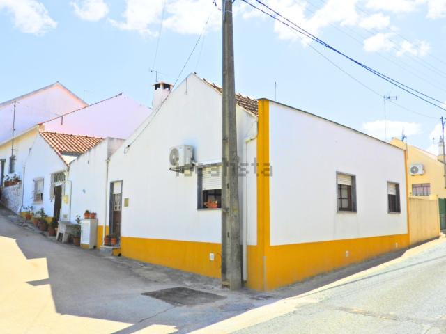 Moradia, Azoia de Cima e Tremês