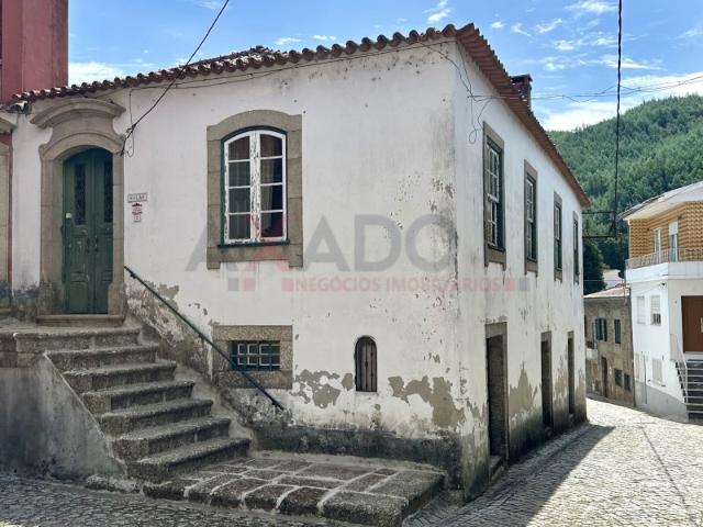 Moradia à beira rio