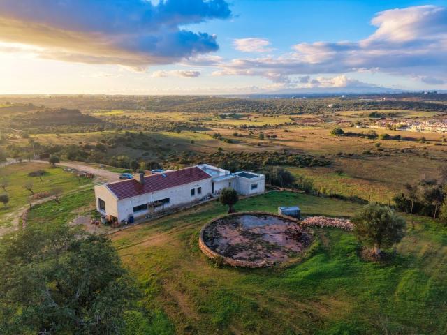 Moradia, Algoz