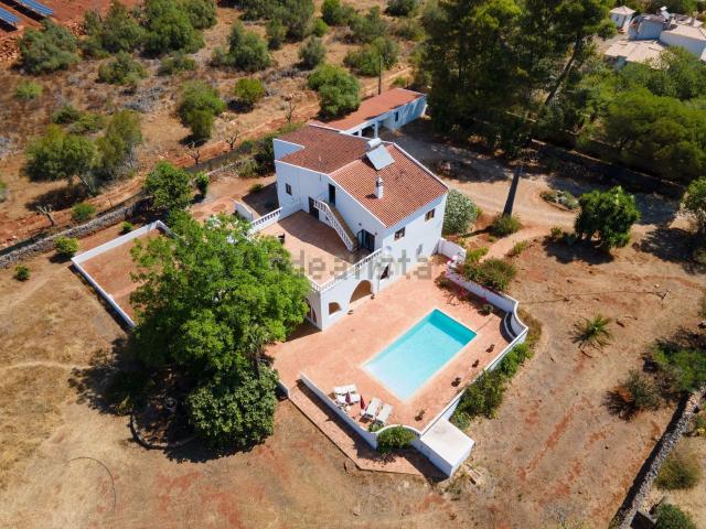 Moradia, Algoz