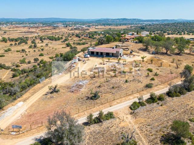 Moradia, Algoz