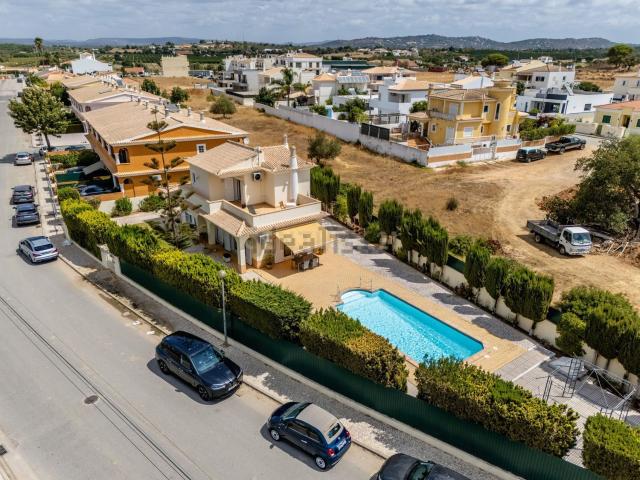 Moradia, Algoz