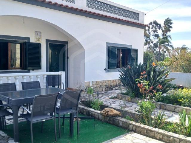 Moradia T3 Algarvia com Terreno de 3.355 m² perto do Triângu. 125m² Quarteira