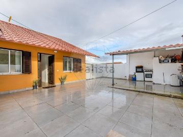 Casa à venda em Alferce - Churrasqueira