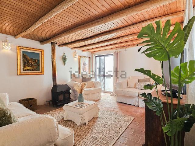Moradia, Alte