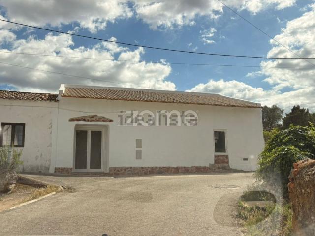 Moradia, Alte