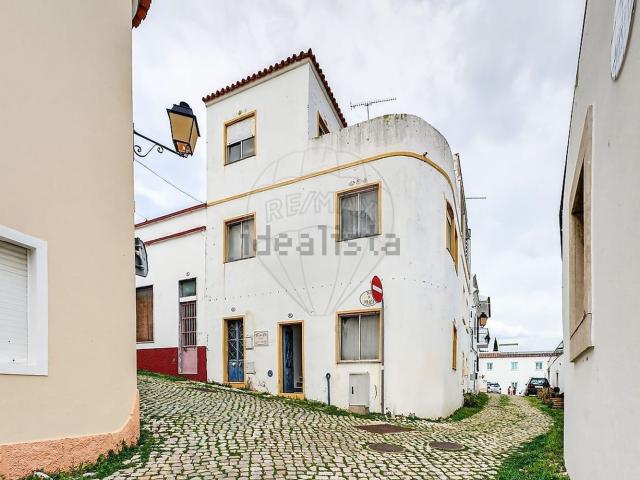 Moradia, Alte