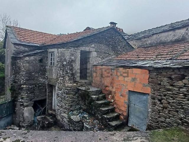 Moradia, Alvarenga
