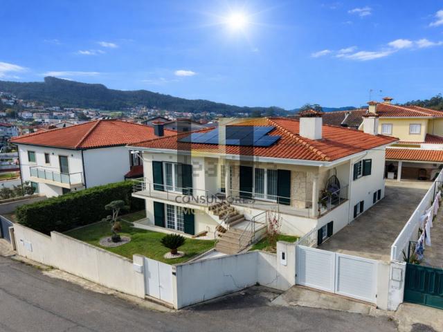Moradia, Alvarelhos