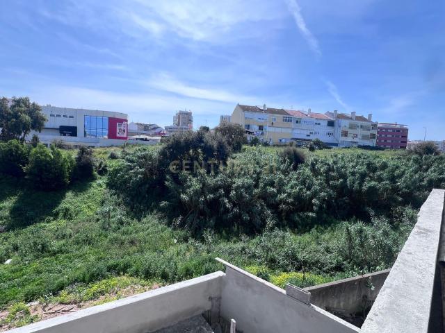 Moradia, Amora
