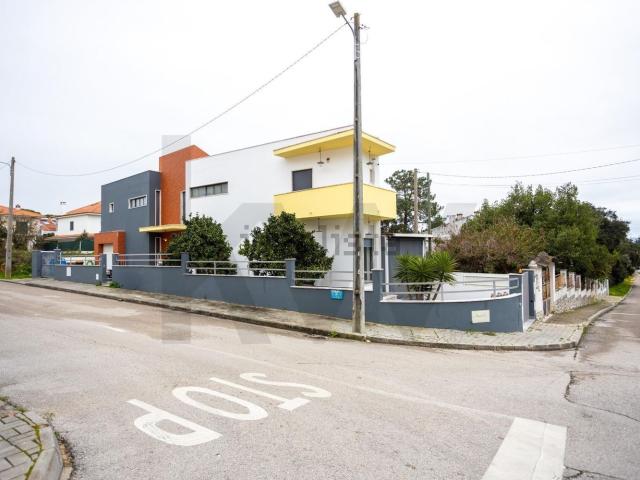 Moradia, Amora
