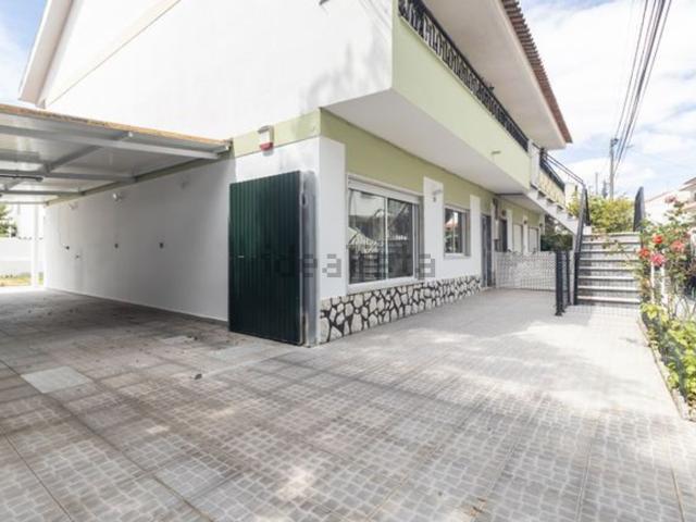 Moradia, Amora