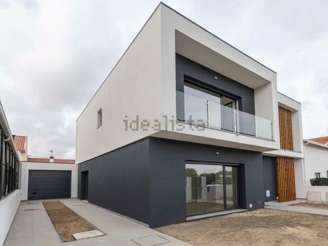 Moradia, Amora