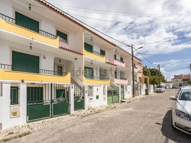 Moradia, Amora