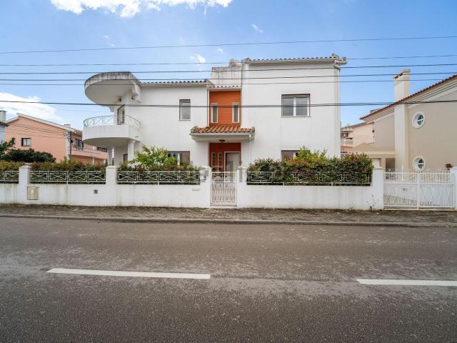 Moradia, Amora