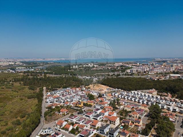 Moradia, Amora