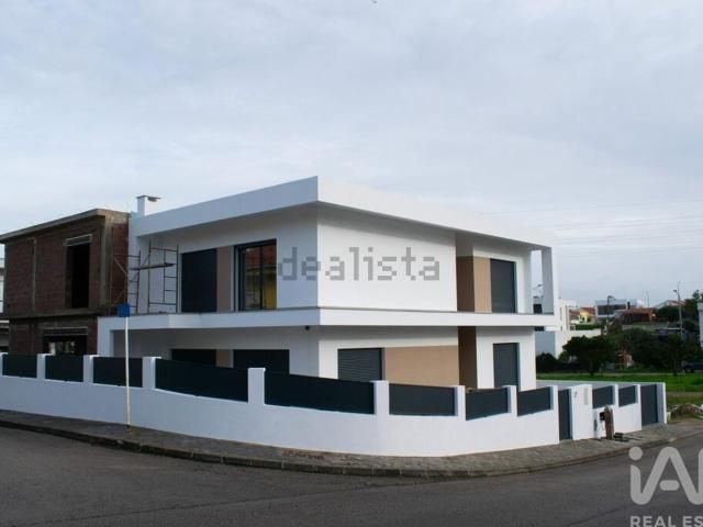 Moradia, Amora
