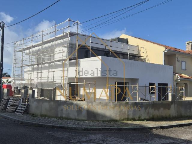 Moradia, Amora