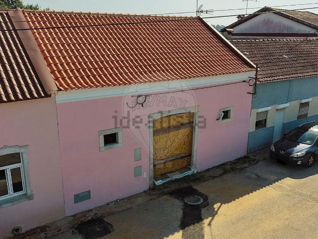 Moradia, Amoreira da Gândara Paredes do Bairro Ancas