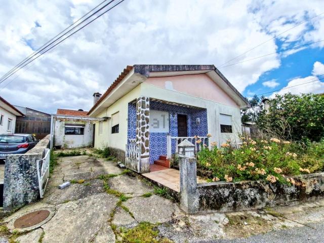 Moradia, Amoreira da Gândara Paredes do Bairro Ancas