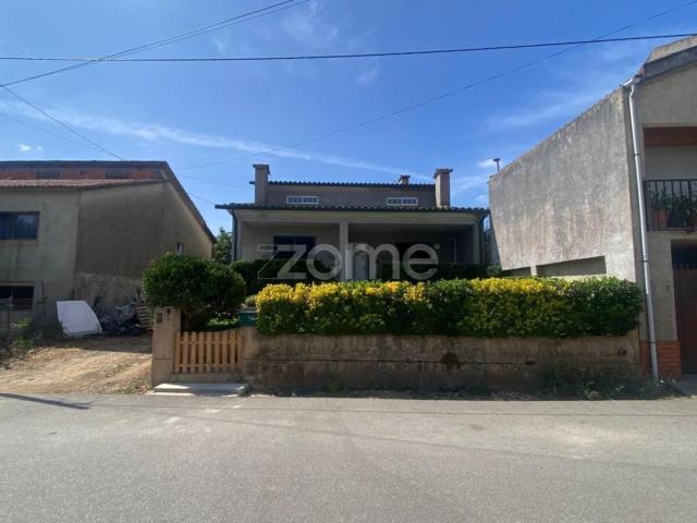 Moradia, Amoreira da Gândara Paredes do Bairro Ancas