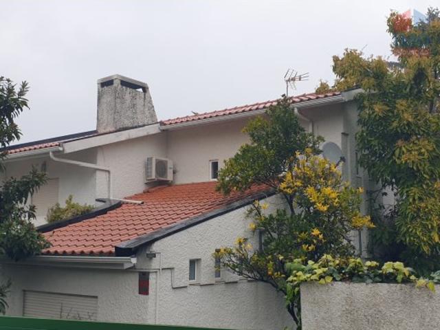 MORADIA AMPLA E EXCECIONAL COM ENORME POTENCIAL!