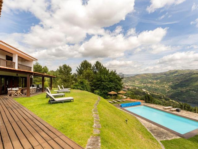 Moradia, Ancede e Ribadouro