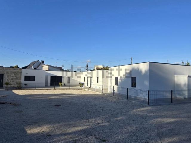 Moradia, Antas e Abade de Vermoim