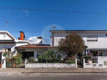 Moradia, Antas e Abade de Vermoim